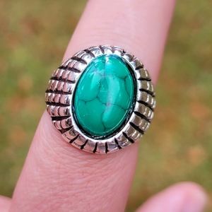 Large Green Stone Metal Etched Ring Size 7